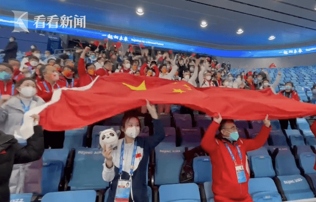 关于西亚卡姆回归赛场，势不可挡首场状态亮眼，中国队观众沸腾！的信息