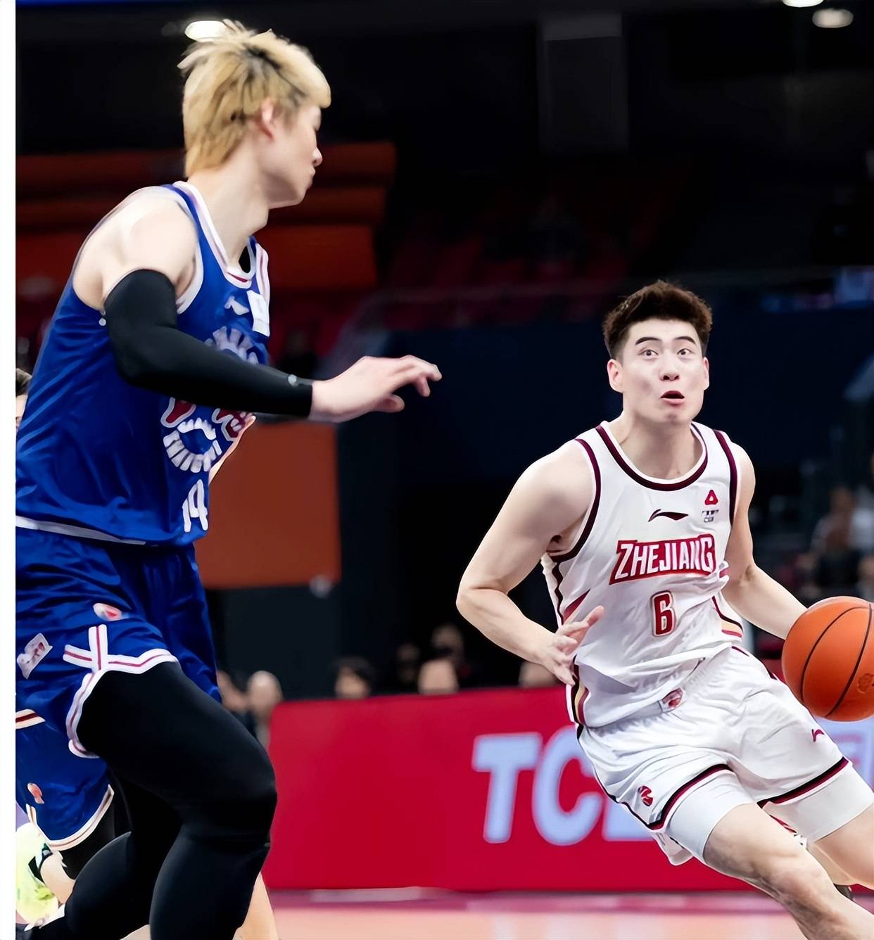 江苏男篮主场大胜，展现出强大实力的简单介绍