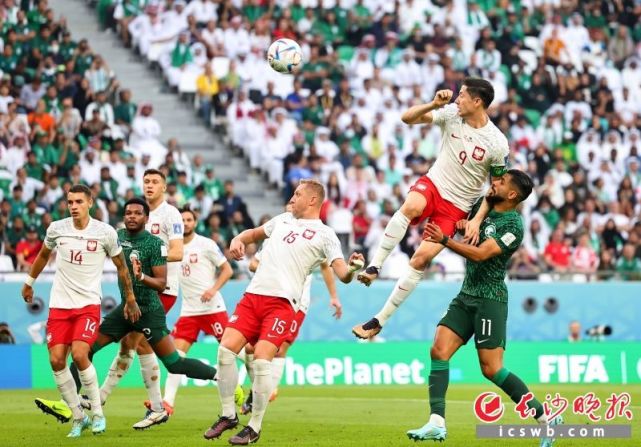 莱万多夫斯基爆冷击败TES，赛况扑朔迷离引爆全场！